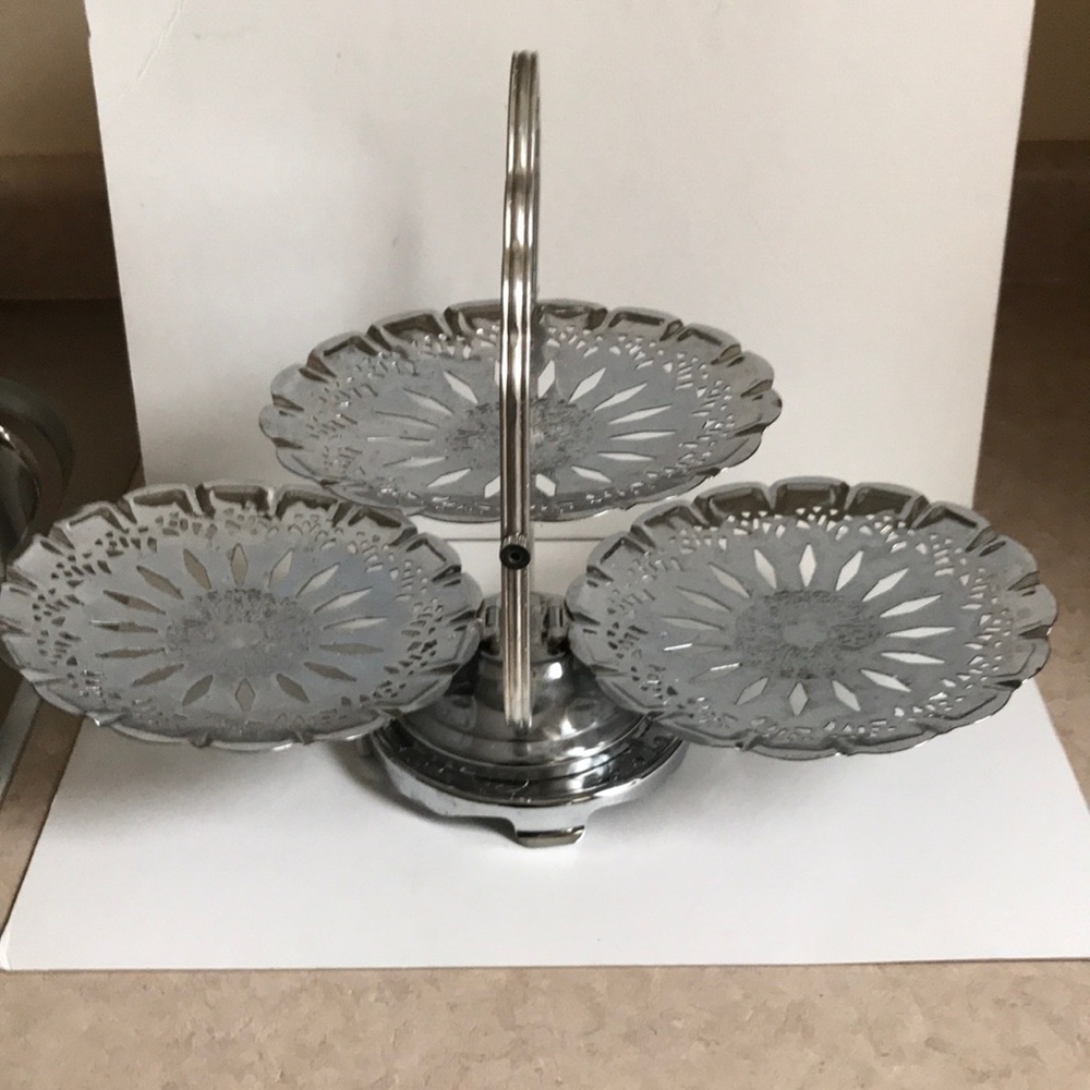Collapsable Chrome Plated  2 Tiered pastry server